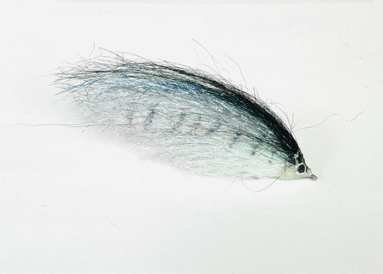 Flash Minnow streamer fly with shimmering body and lifelike wing fibers imitating baitfish. fly fishing flies
